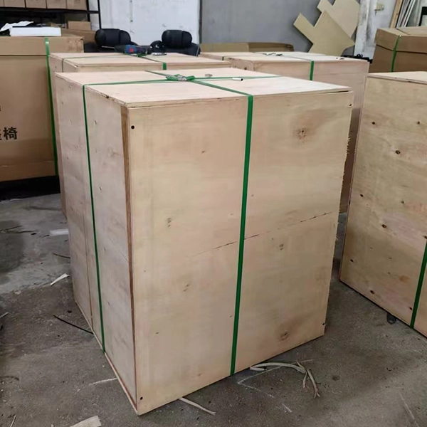 Plywood wooden crate packaging for car electric seats, reinforced with green plastic strapping for safe international transportation